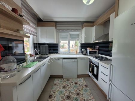 Erenköyde Satılık 1.kat Doğalgazlı Çift Balkonlu 2+1 Geniş Daire