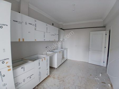 Akçay Emlak'tan Akşehir Gazi Mahallesinde Garajlı Üçüncü Kat Sıfır Satılık 3+1 Daire