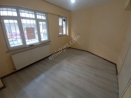 Zaferyapıgayrimenkul'den Kiralık Yüksekgirişkat 1+1 70m2sultangazicebecimahde Bekârayadaaileyeuygun