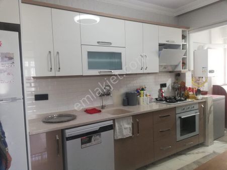 Golden Globy, Edremit'de Harika Konumda Alemizade Cami Karşısında Satılık 2+1 Daire