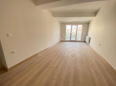 Kaçmaz'dan Küçükyalıda Merkezi Bir Konumda Sıfır 2+1 Arakat