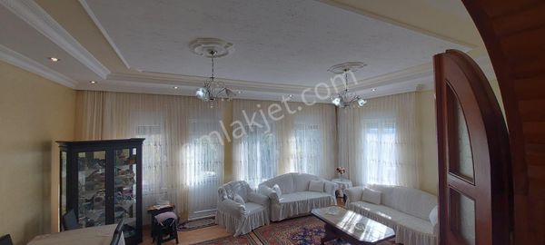 Toki'de Kiralık 4+1 Eşyalı 3 Trıpleks Villa