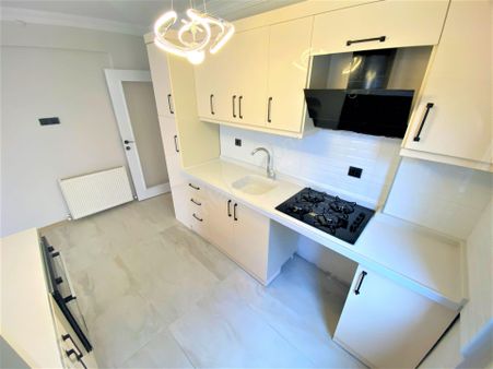 🌀gültaş Emlaktan Akçay Merkezi Konumda Satılık 2+1 Ön Cephe Ara Kat Daire