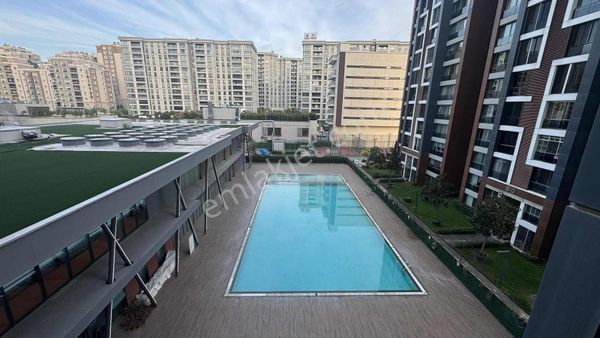 The İstanbul Veliefendi Konutları 2+1 Satıılık Havuz Manzaralı