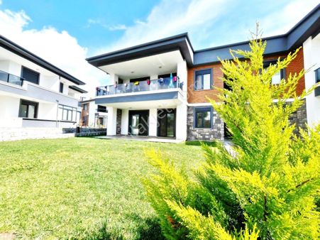 🌊aygülden Oksijen Cenneti Güre'de🌊 Nezih Site İçi Bahçe Kullanımlı Havuzlu 2+1/1+1kiralık Daireler