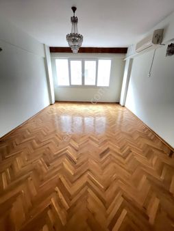 Hazar Gayrimenkul'den Şehir Merkezinde Çift Klimalı 2.kat Kiralık Daire Ofis