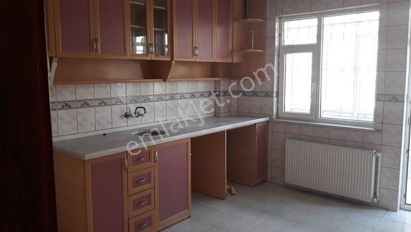 Kiralık Sarı Yakupta 3+1 Yüksek Giriş Sağlık Ocağı Yanı Konumu Güzel Daire