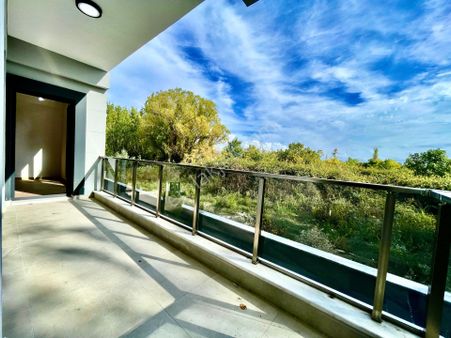 Berkay Demirel'den Altınkumda Otoparklı Ayrı Mutfak Sıfır 2+1