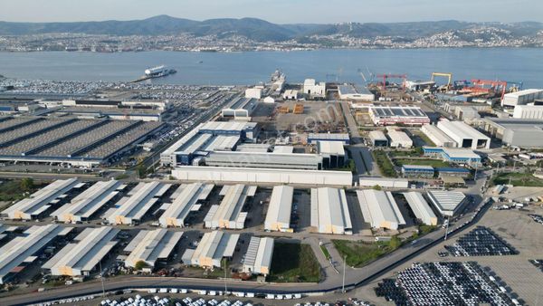 Başiskele Sanayi Sitesinde Asma Katı Mevcut Satılık Dükkan