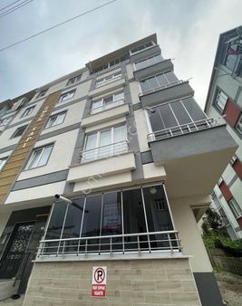 Tuğba Emlaktan Çınarlık Mahallesinde Doğalgazlı Kiralık Daire..