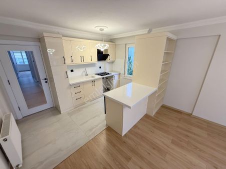 💥 Güç Gayrimenkul'den Akçay'da Denize Yakın İçi Full Yapılı Ara Kat Şık Satılık 2+1 Daire