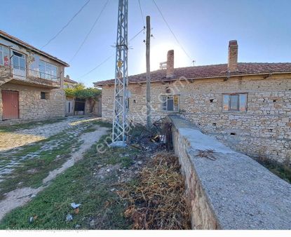 Müstakil Taş Ev 20 Başlık Ahır 800 M2 Arsası Var.