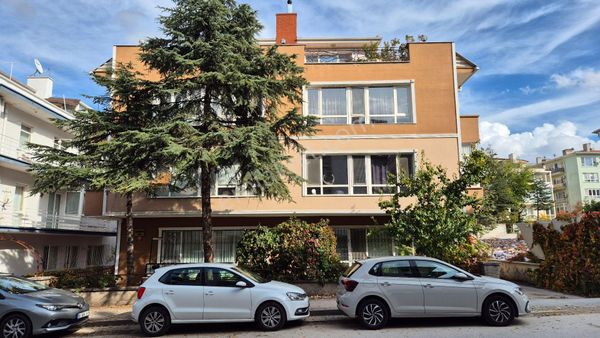 Beşevlerde 2+1 Merkezi Bakımlı Ön Yüksek Giriş Balkonlu - Açık Otoparklı