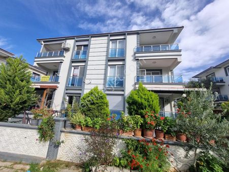 Yenifoça'da Arakat Kiralık Daire