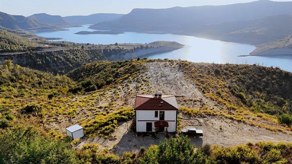 Antalya Manavgat Salur Mahallesi Satılık Tek Tapu Arazi Ve Ev