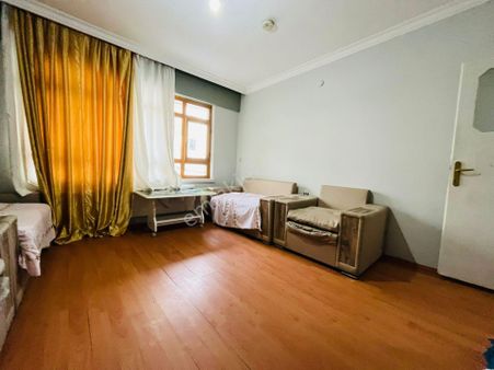 Şahintepe'de Anadolu Cad. Yakını Giriş Kat 2+1 Satılık Daire !!!