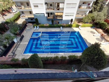 Site İçerisinde Geniş 3+1 Doğalgazlı Köşe Daire