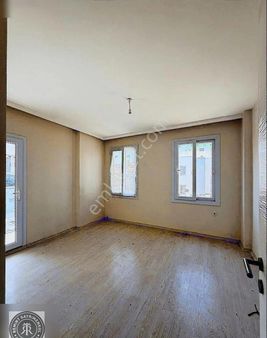 Remint'den Kabasakal Mahallesi Az Katlı Site İçi Havuzlu 2+1