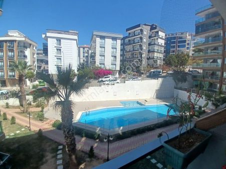 Kuşadası Merkezde Havuzlu Sitede 2+1 Kısmi Deniz Manzaralı Daire
