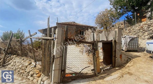 Aliağa Şehitkemal Köyünde 580 M² Tapulu Bahçeli Kargir Ev