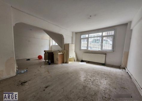 Fatih Hırka-i Şerif Mahallesinde 2+1 Satılık Daire.