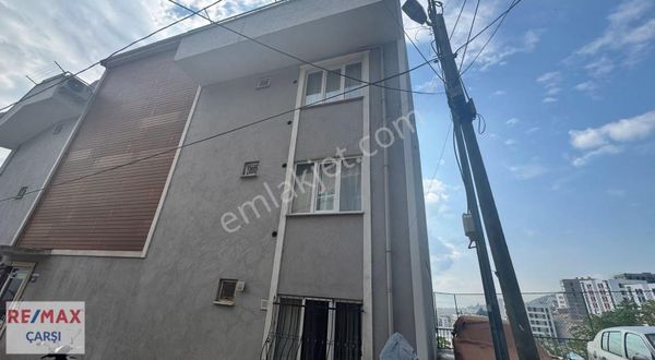 Erenler'de 2+1 Deniz Manzaralı Arakat Kısmi Eşyalı Kiralık Daire