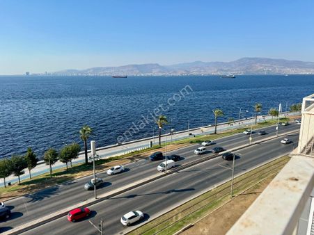 Muhteşem Konumda Otoparklı Satılık 5 + 1 Köşe Yalı Dairesi