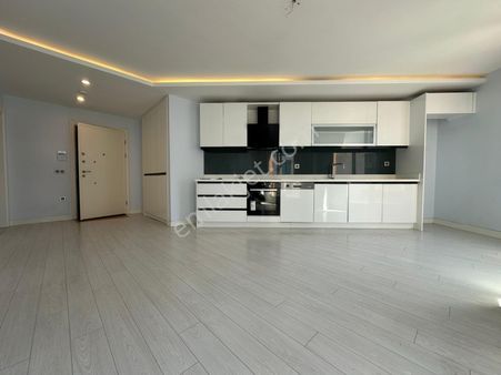 Beylikdüzü Centro'da Üniversite,hastane,metrobüs Yanı,büyük M2