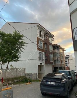 Bayrakçeken’den 1+1 Kiralık Semarkant Mah Ünv Durakları Yakını Yol Cepheli