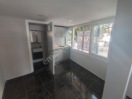 İnönü Caddesi Üzerinde Susuzdede'de Köşe Dükkan