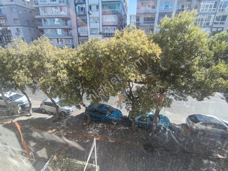 İnönü Caddesi Göztepe Metro Durağında Otoparklı Satılık 2 + 1 Daire