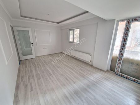 Özdemir Emlak,tan Sıfır Asansörlü İskanlı Ebeveyn Banyolu 3+1