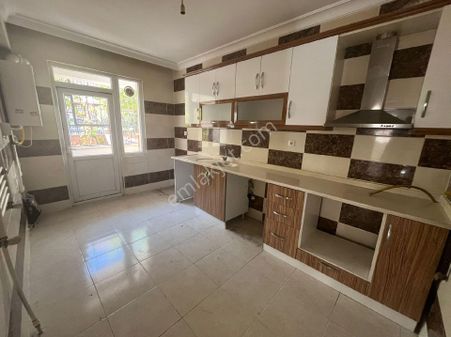 Özdemir Emlak,tan Merkezi Konum'da Okul Yanı Geniş 2+1 Daire