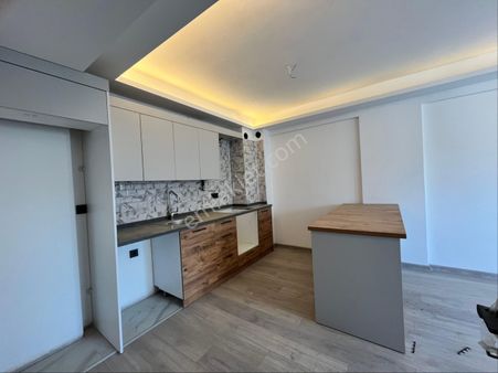 Bayraklı Körfez Mahallesi’nde Satılık 3 + 1 Ebeveyn Banyolu Daire