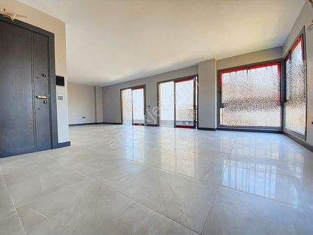 Demirler'den Çamlık Merkezi Konumda Kiralık 2+1 Ofis