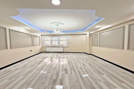 Lüx Tasarımlı Ve Geniş Metre Kareli Satılık 2+1 Daire