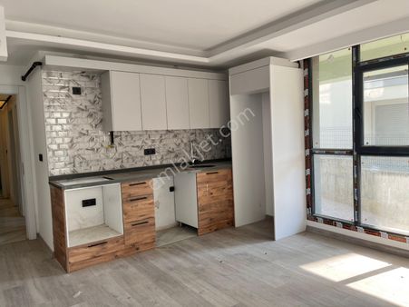 Bayraklı Körfez Mahallesi’nde Satılık 2 + 1 Daire