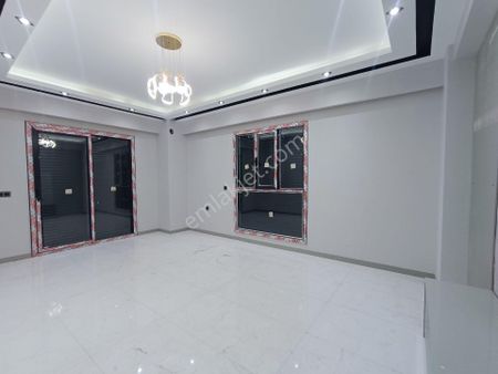 Naz Bayrakta Ultra Lüks