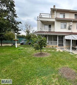 Re/max Mavi'den Sapanca İpekyolu Cad İren Evleri'nde Lüks Villa