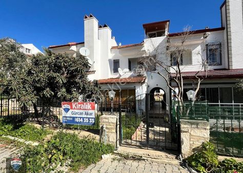 İstek Kolejine Ve Avm'ye Yakın Bahçeli Doğal Gazlı 3+1 Villa