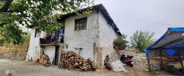 Gezirlik Te Kanal Altı 290 M² Üzerinde Evi Olan Arsa