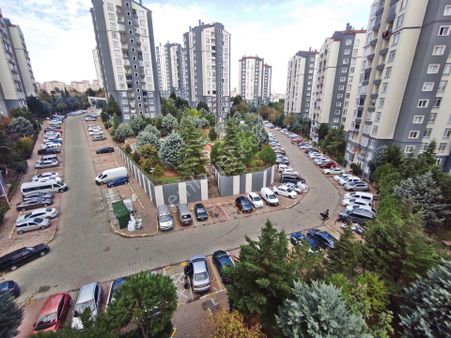 Başakşehir Kayabaşı Mah Site İçinde 2+1- 5,kat Daire