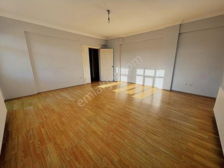 Maltepe Aydınevler'de Oldukça Geniş 3+1 Kiralık Daire