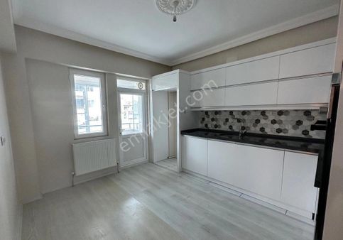 Hasan Bulgur Emlaktan İpek Taksi Yakınında Kiralık 3+1 Daire