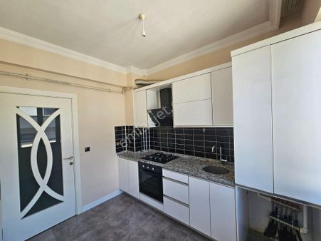 Parsana Mahallesinde Abdülhamid Han Caddesi Yakını 2+1 Satılık Fırsat Daire