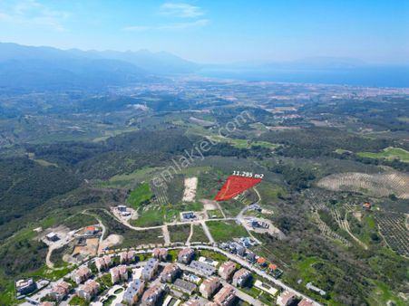 Kuşadası Golf Resort Önünde Deniz Manzaralı 11.295 M² Tarla