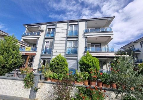 Yenifoça'da Arakat Kiralık Daire