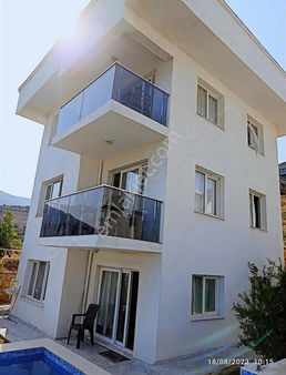 Yenifoça Doğalkentte Kiralık Havuzlu Müstakil Tripleks