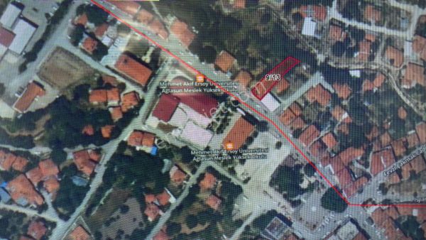 Ağlasun Da Merkezi Konumda Ticari Arsa