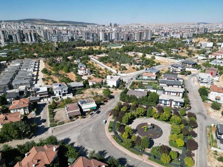 15 Temmuz'da Merkezi Konum'da Masrafsız İçi Full+ Full Villa